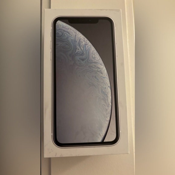 iPhone XS box with Wall Charger - Picture 2 of 5